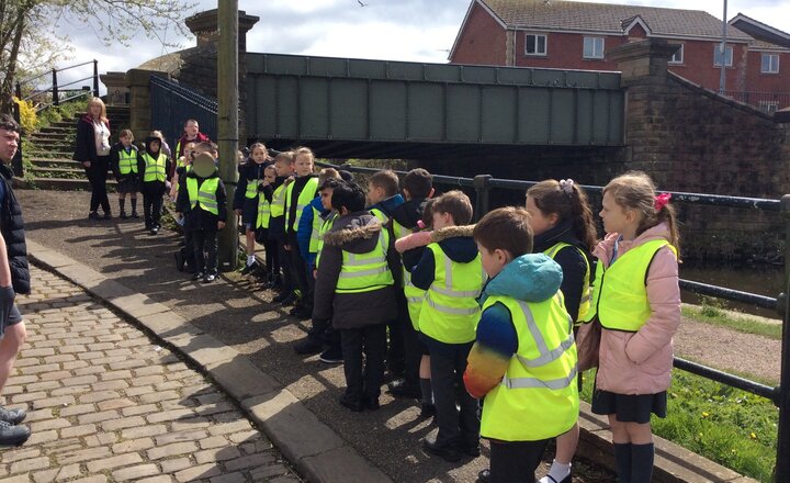 Image of In History, we are focusing on Canals and Railways. This afternoon, we examined old photos of the nearby canal and surrounding area and then took a local walk to see how it has changed over time.  Ask your children what they found out.